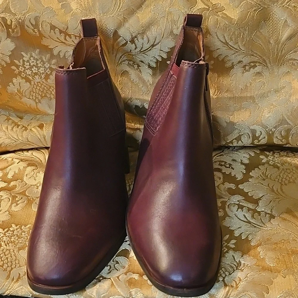 Ladies Lucky Brand leather boots.  New, never worn.  Wine/brown. DEBRUH - Picture 2 of 6